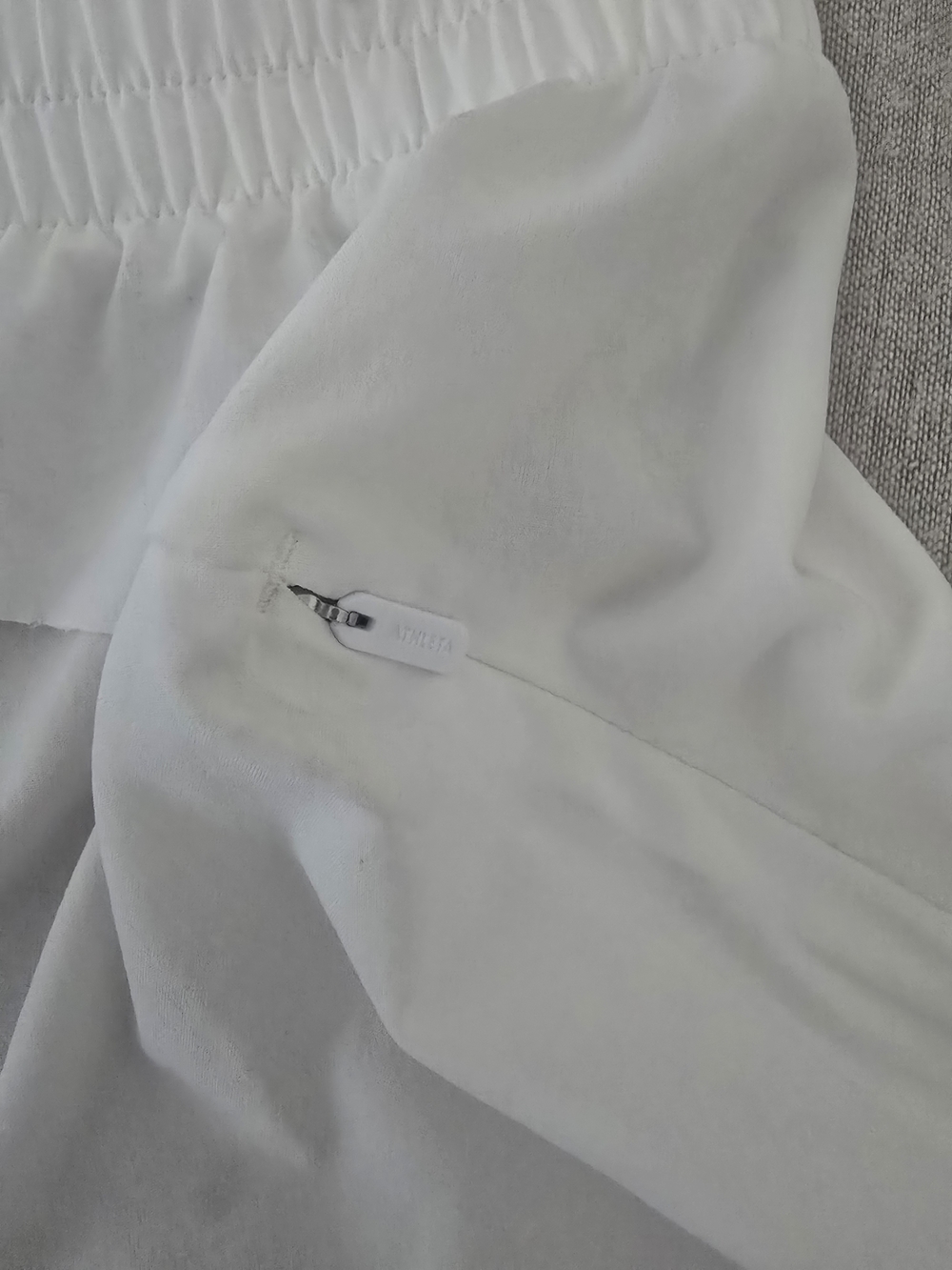 ⚠️⚠️⚠️ SOLD⚠️⚠️⚠️Athleta Women's Mesh Racer Run Shorts 4" In White - Picture 11 of 11